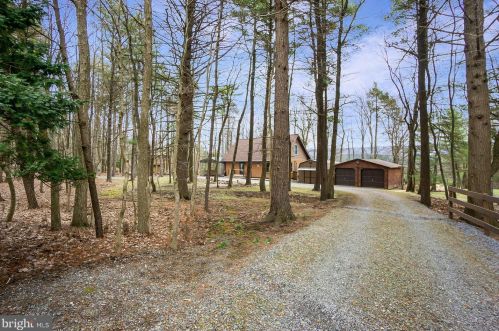 545 Forest Dr, Palmerton, PA 18071-5219