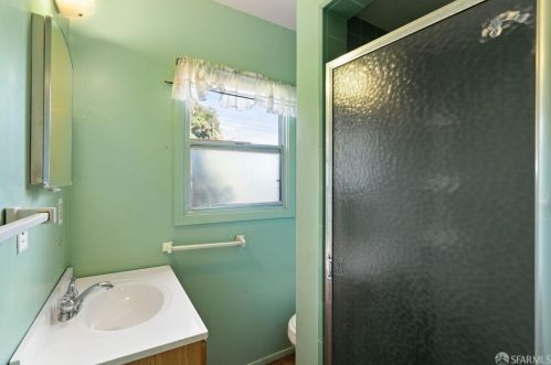 163 Iris St, Redwood City CA  94062-1950 exterior