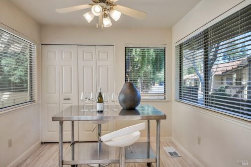 41 Fountain Grove Cir, Fairfield CA  94558-2483 exterior