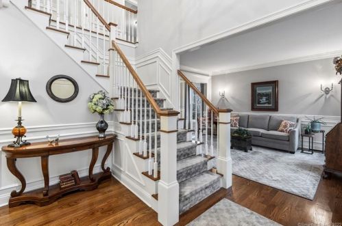 75 Jonathan Trl, Glastonbury, CT 06033-2751