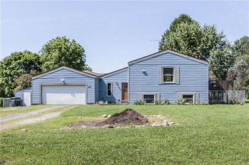 2551 Ranfield Rd, Mogadore, OH 44260-9457