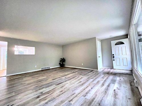1955 Debra Ln, Green Bay, WI 54302-2242