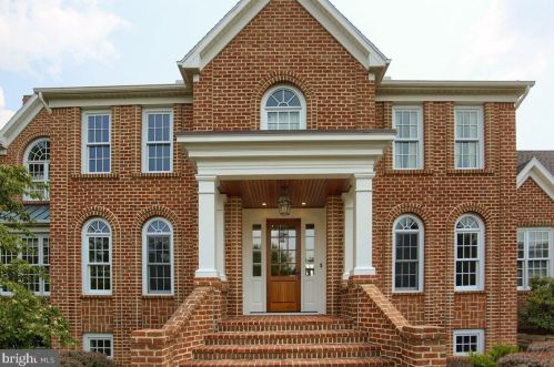 2 Southwatch Ln, Navy Sup Dpt, PA 17050-8212