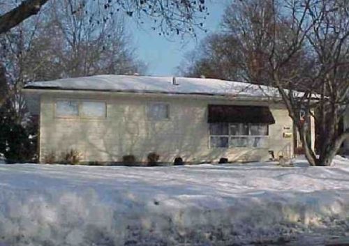 544 Pioneer Rd, Waterloo, IA 50701-4446