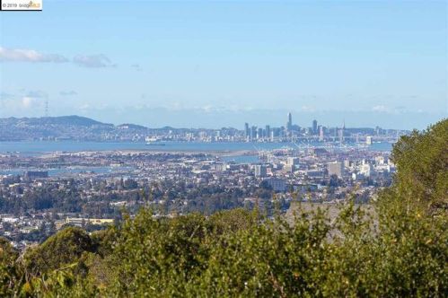 353 Crestmont Dr, Oakland, CA 94619-2315