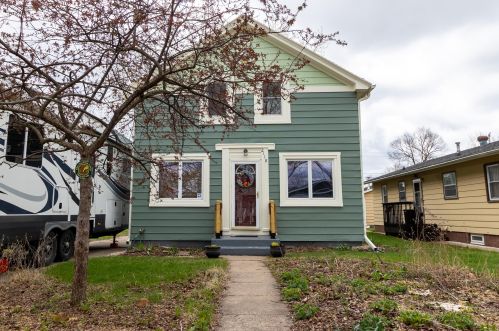 2118 Johnson St, La Crosse, WI 54601-5938