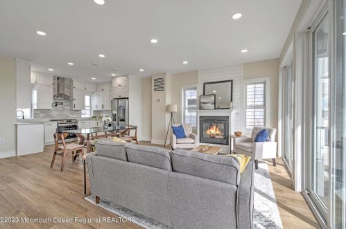 1217 Niihau Dr, Lacey NJ  08731-4702 exterior