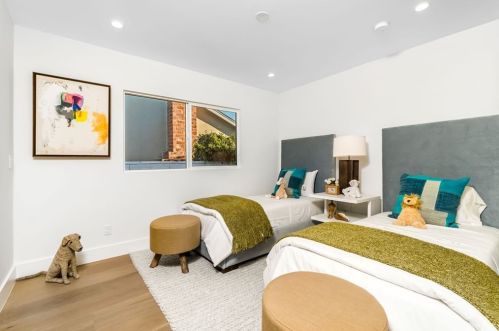 5465 Saloma Ave, Van Nuys CA  91411-3643 exterior