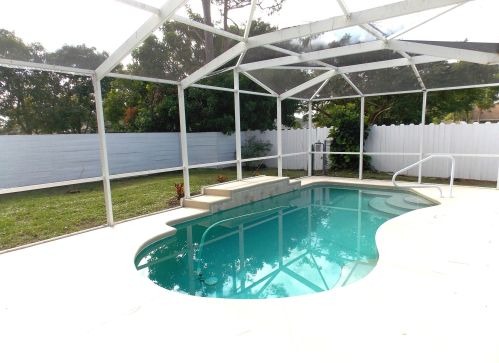 562 Eyerly Ave, Fort Pierce FL  34983-2944 exterior