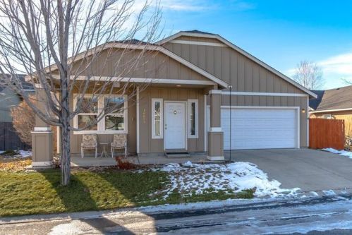 20075 Mount Hope Ln, Bend, OR 97702-3259