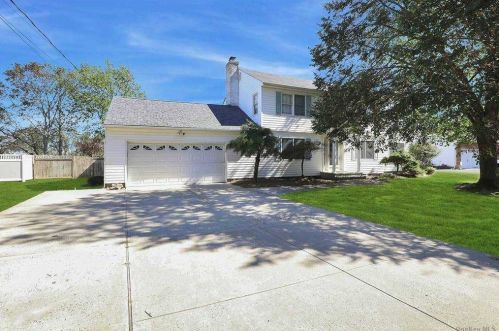 113 Elder Rd, Islip Manor, NY 11751-4910
