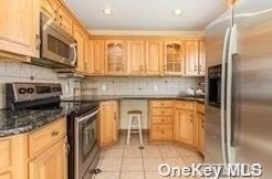 4 Thistle Ln, San Remo NY  11754-4320 exterior