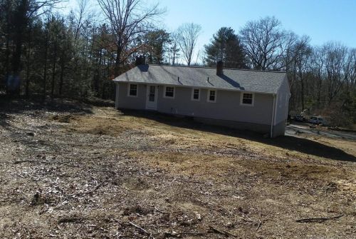 8 Oak Dr, East Hampton CT  06447-1133 exterior