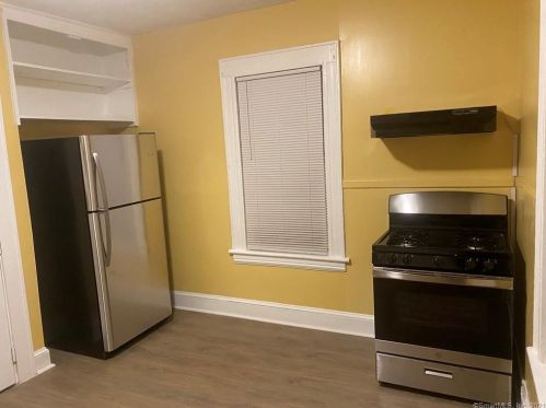 111 Calhoun Pl, Bridgeport CT  06604-3403 exterior