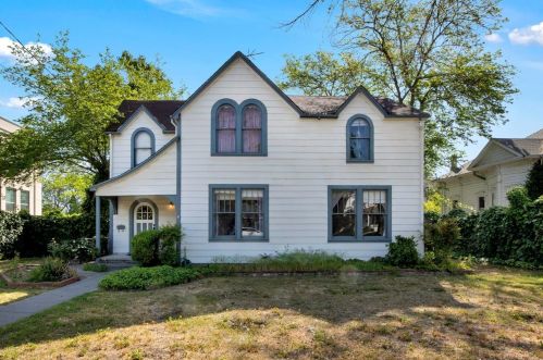 519 College St, Woodland, CA 95695-3910