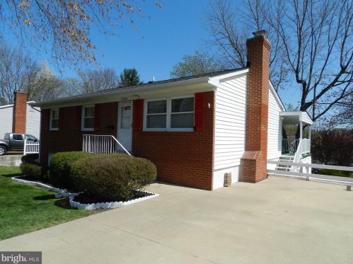 13303 Hillendale Dr, Woodbridge, VA 22193-5135