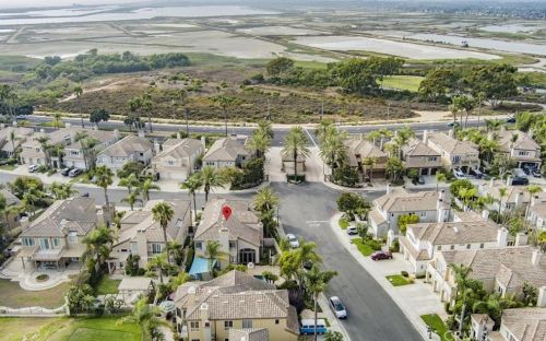 6162 Morningside Dr, Huntington Beach CA 92648-6103 exterior