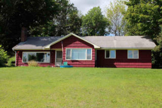 309 Edgemont Rd, Moriah Corners, NY 12960-2613