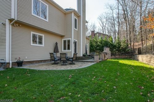 1 Mueller Pl, Warren NJ  07059-5703 exterior