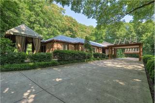 1138 Crater Hill Dr, Nashville, TN 37215-4510