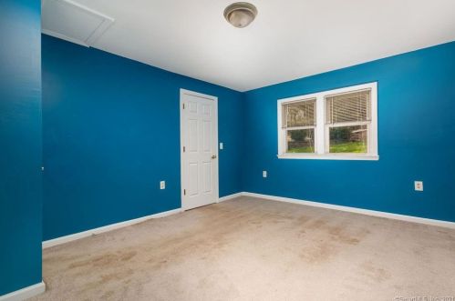 37 Candle Hill Rd, Danbury CT  06812-2409 exterior