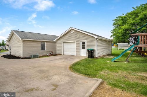 961 Dutchess Cir, Strasburg, VA 22657-2748