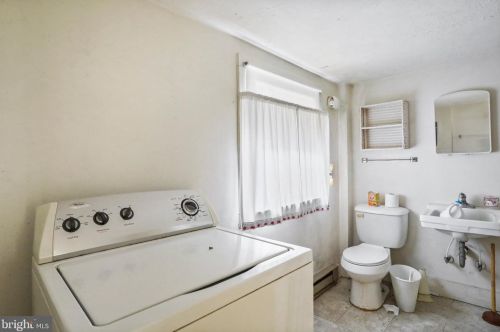 33456 Old Valley Pike, Strasburg VA  22657-3702 exterior