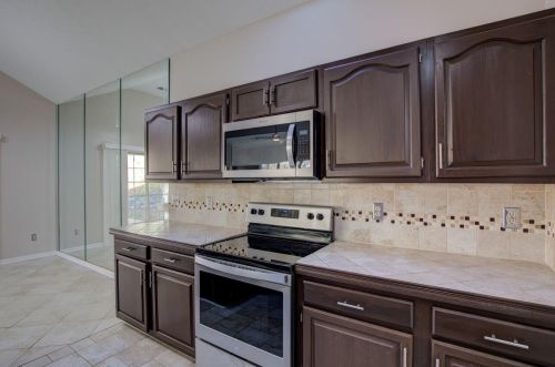 1052 Hampshire Pl, Florence KY  41042-9351 exterior