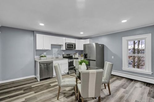 77 Chestnut St, Middletown CT  06457-3801 exterior