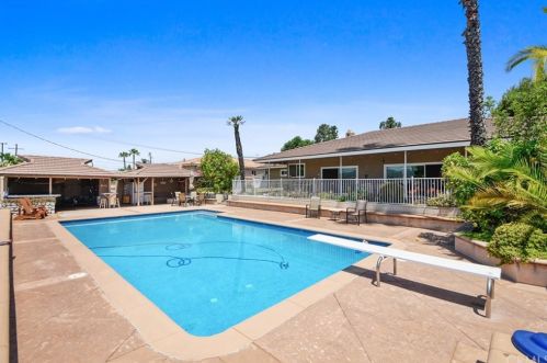 1056 Knollcrest Dr, Covina CA 91724-3435 exterior