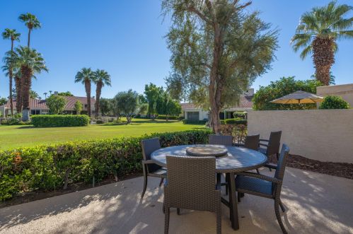 139 Desert Dr, Rancho Mirage CA  92270-4923 exterior
