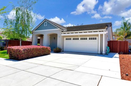 1106 Sprig Way, Gilroy CA  95020-8113 exterior