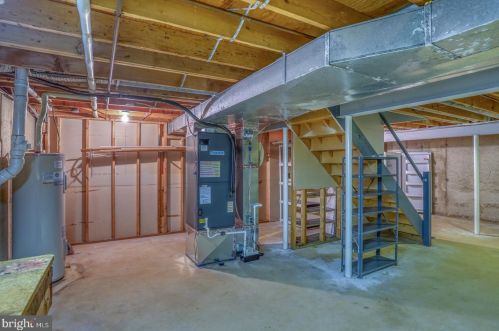 42 Saratoga Dr, New Castle DE  19720-4232 exterior