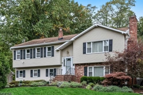 102 Mill Rd, Greystone Park, NJ 07950-1607