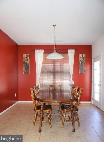 15815 John Diskin Cir, Woodbridge VA  22191-6513 exterior
