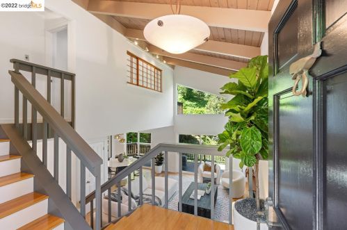 5871 Harbord Dr, Oakland, CA 94611-3122
