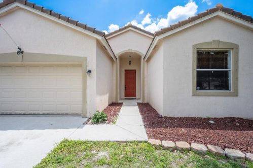 194 Seminole Lakes Dr, West Palm Beach, FL 33411-4210