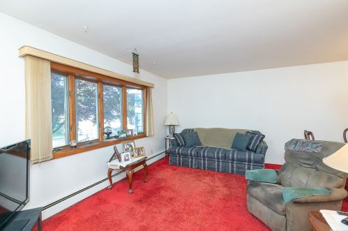 215 Amsterdam Ave, Babylon, NY 11704-4918