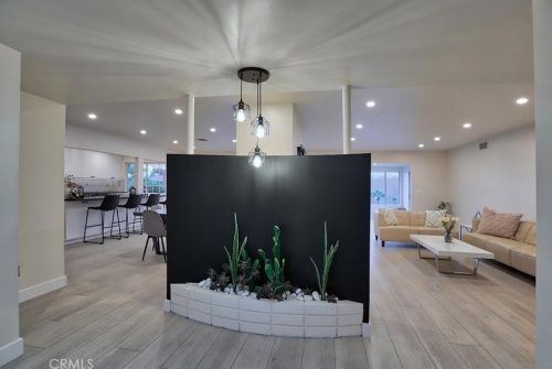 1630 Virden Dr, Glendale CA  91208-2722 exterior