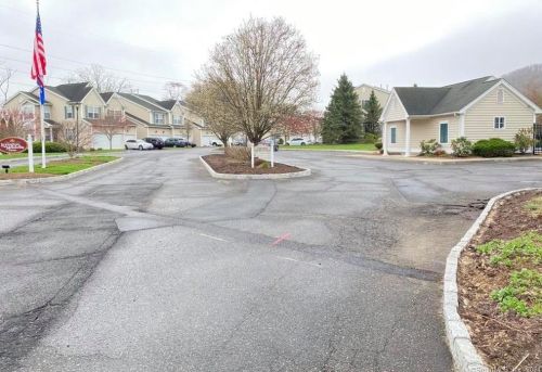 302 Lexington Blvd, Bethel CT  06801-1339 exterior