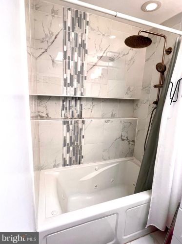 6339 Elmhurst St, Philadelphia PA 19111-5804 exterior