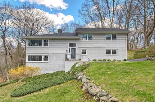 8 Pondfield Dr, Chappaqua, NY 10514-1308