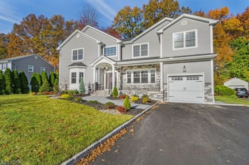 81 Lefferts Ln, Clark, NJ 07066-2303
