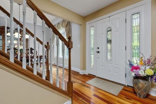 582 Flaugherty Run Rd, Moon Twp, PA 15108-8900