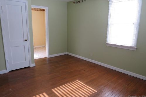 276 Sylvan Knoll Rd, Stamford, CT 06902-5360