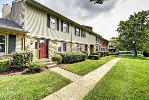 10605 Sycamore Grn, Louisville, KY 40223-2944