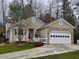 519 Belvidere Ct, Hendersonville, NC 28791-3246