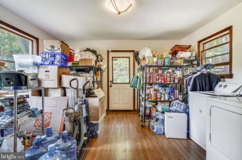 2402 Youngs Dr, Haymarket VA  20169-1532 exterior