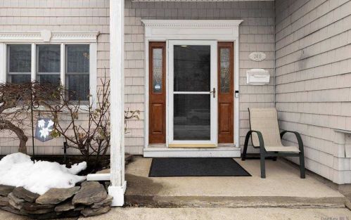 2411 Maple St, Seaford, NY 11783-2914
