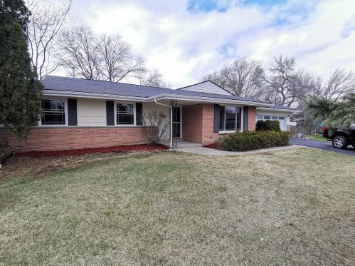 13950 Forest Knoll Ct, Waukesha, WI 53151-2473